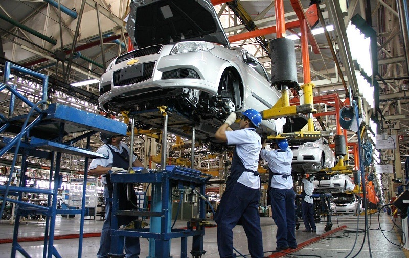 General Motors invertirá mil millones de dólares en México y Citi destaca venta parcial de Banamex