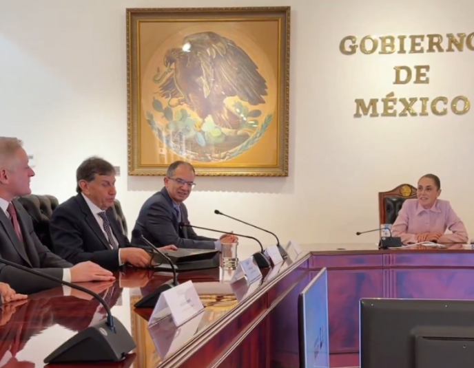 México firma acuerdo para producir vacunas de ARN mensajero en el país