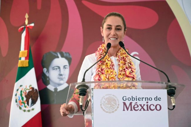 Sheinbaum mujeres traductoras