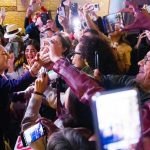 Entre flores y son jarocho, recibieron a Sheinbaum en Barcelona