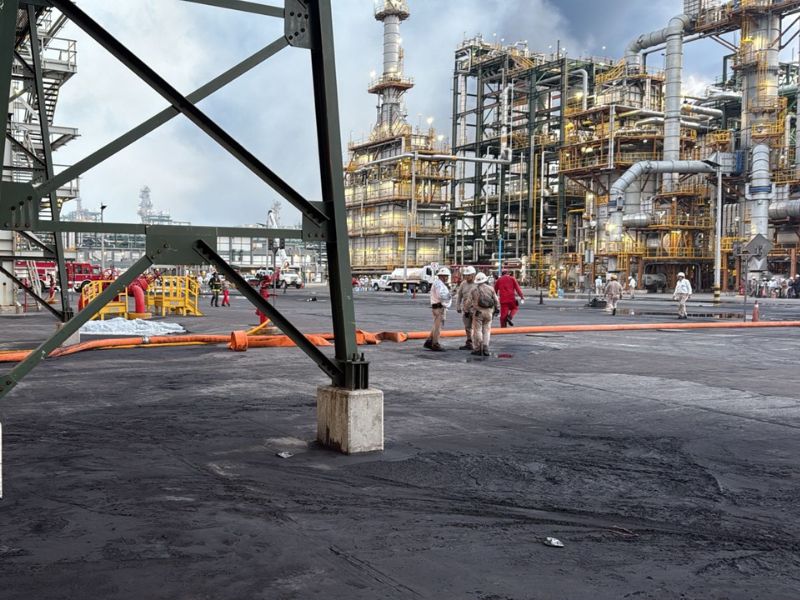 Pemex informa que la refinería Olmeca opera con normalidad tras un incendio en la Planta de Coque; no hubo lesionados y se investigan las causas. Pemex informa que la refinería Olmeca opera con normalidad tras un incendio en la Planta de Coque; no hubo lesionados y se investigan las causas.