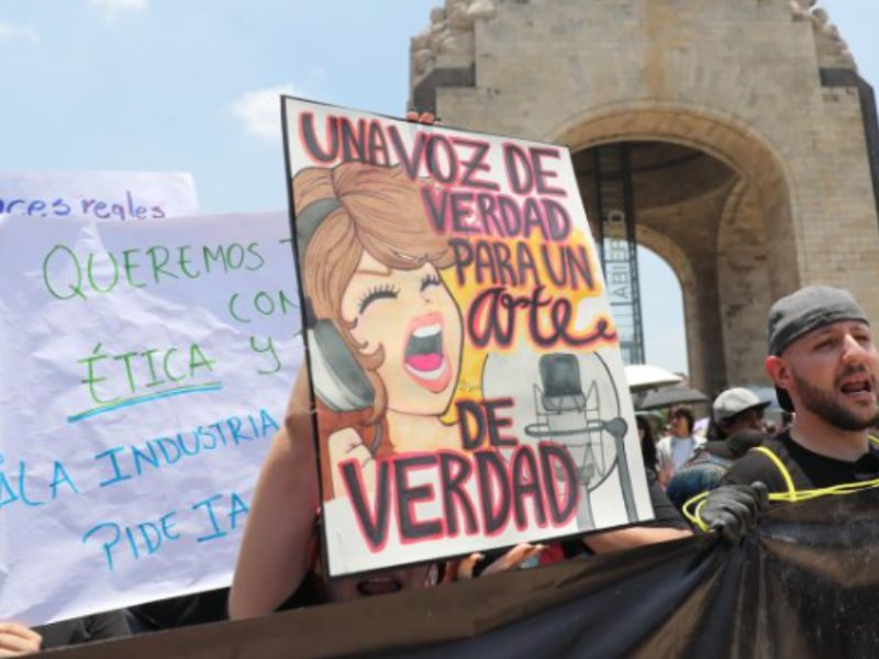 México reforma la Ley Federal del Derecho de Autor para proteger a artistas frente al uso de IA, regulando el uso de voz, imagen y actuaciones sin consentimiento.