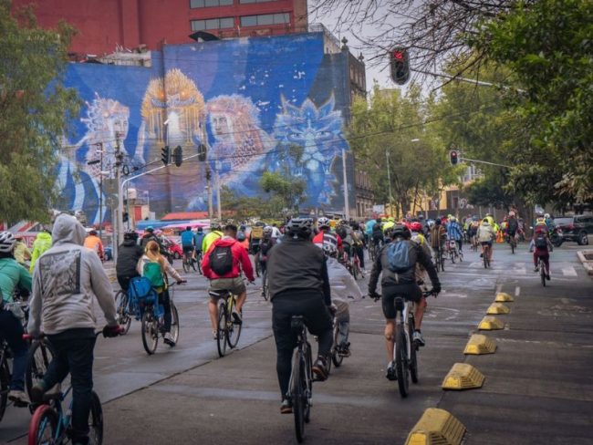 La ciclovía Gran Tenochtitlán se inaugura con rodada y bicicleta monumental en el Zócalo, marcando un cambio en la movilidad y cultura urbana de la CDMX.