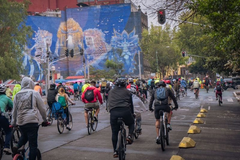 La ciclovía Gran Tenochtitlán se inaugura con rodada y bicicleta monumental en el Zócalo, marcando un cambio en la movilidad y cultura urbana de la CDMX.