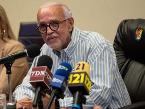 Navarro Quintero retira policías en Punta de Mita tras protestas por proyecto hotelero; anuncian mesas de diálogo con ciudadanos y empresa.