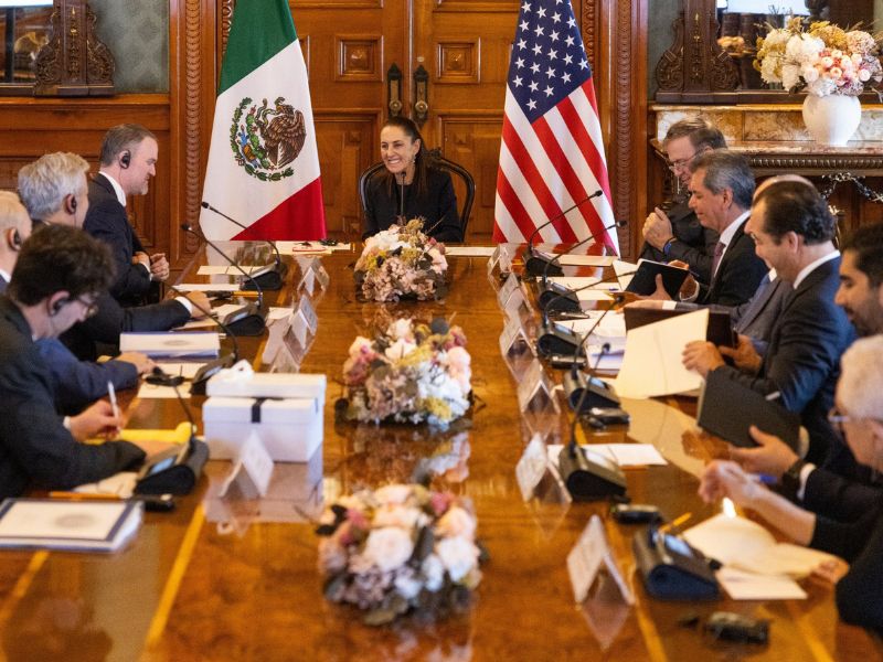 México y Estados Unidos inician nueva ronda de revisión del T-MEC con foco en aranceles, industria automotriz y cadenas de suministro.