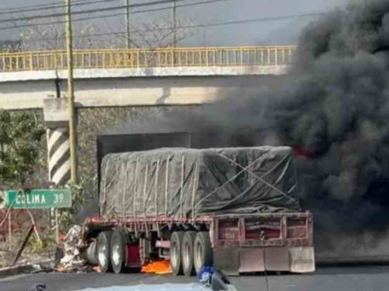 Enfrentamientos en Tecomán, Colima, dejan dos policías heridos, dos abatidos y un estadounidense detenido. Enfrentamientos en Tecomán, Colima, dejan dos policías heridos, dos abatidos y un estadounidense detenido.
