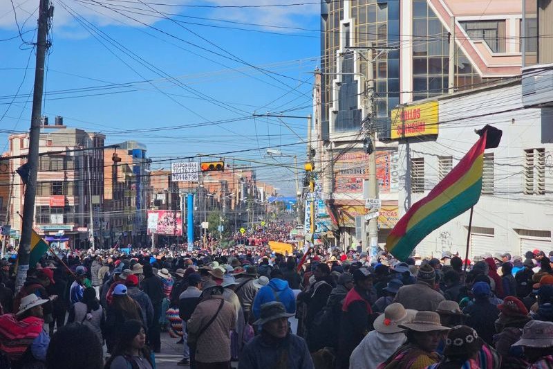 Bolivia enfrenta bloqueos, protestas y enfrentamientos por la crisis económica