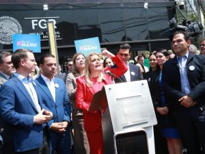 María Eugenia Campos comparece ante la FGR por un operativo con agentes de EU en Chihuahua.