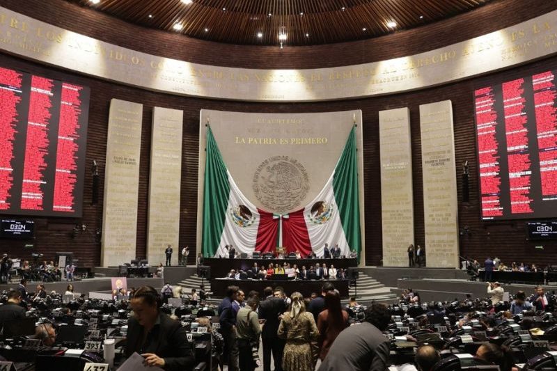 Diputados aprueban reforma electoral propuesta por Claudia Sheinbaum para verificar candidaturas y sancionar la intervención extranjera en elecciones; oposición acusa discrecionalidad e incertidumbre. Diputados aprueban reforma electoral propuesta por Claudia Sheinbaum para verificar candidaturas y sancionar la intervención extranjera en elecciones; oposición acusa discrecionalidad e incertidumbre.