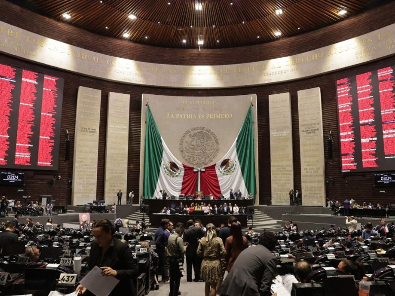 Diputados aprueban reforma electoral propuesta por Claudia Sheinbaum para verificar candidaturas y sancionar la intervención extranjera en elecciones; oposición acusa discrecionalidad e incertidumbre. Diputados aprueban reforma electoral propuesta por Claudia Sheinbaum para verificar candidaturas y sancionar la intervención extranjera en elecciones; oposición acusa discrecionalidad e incertidumbre.