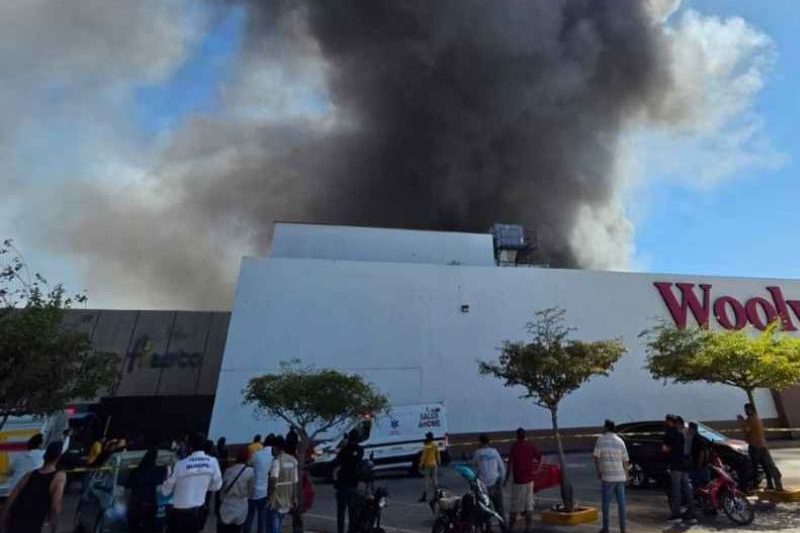 Incendio en Plaza Fiesta Las Palmas de Los Mochis dejó cuatro muertos y decenas de lesionados.