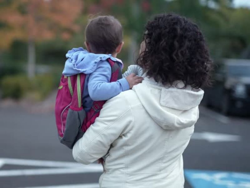 GIRE alertó que la maternidad en México continúa atravesada por desigualdades, trabajo de cuidados no remunerado y violencia obstétrica.