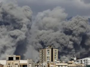 Irán lanzó un ataque con misiles contra una base aérea de Israel