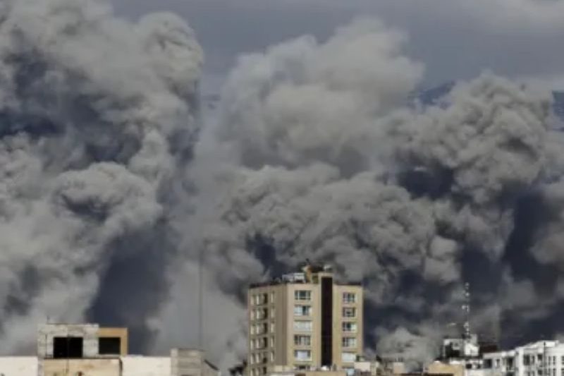 Irán lanzó un ataque con misiles contra una base aérea de Israel
