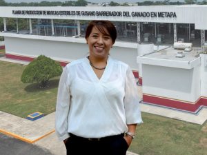 La titular de SADER, Columba Yasmín López Gutiérrez, anunció la ampliación de la planta de moscas estériles en Chiapas