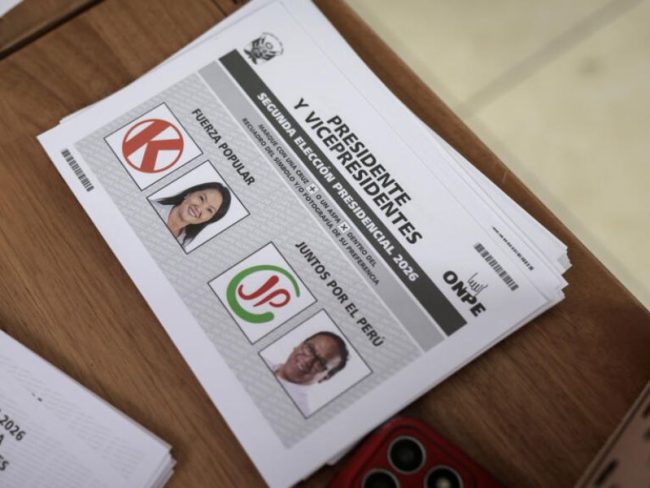 Keiko Fujimori toma una ligera ventaja en la segunda vuelta presidencial de Perú.