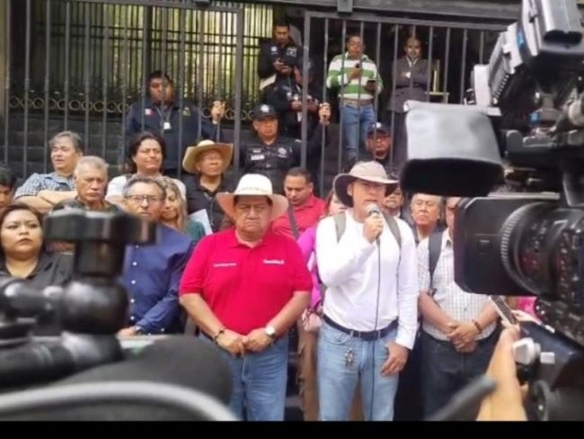Dirigentes de la CNTE sostienen una nueva reunión con autoridades federales para buscar soluciones a sus demandas.
