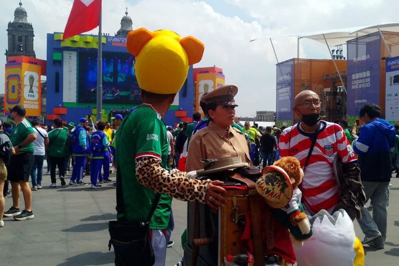 Miles de aficionados llenan el Zócalo, Garibaldi y el Estadio Ciudad de México para dar inicio al Fan Fest de la Ciudad de México.