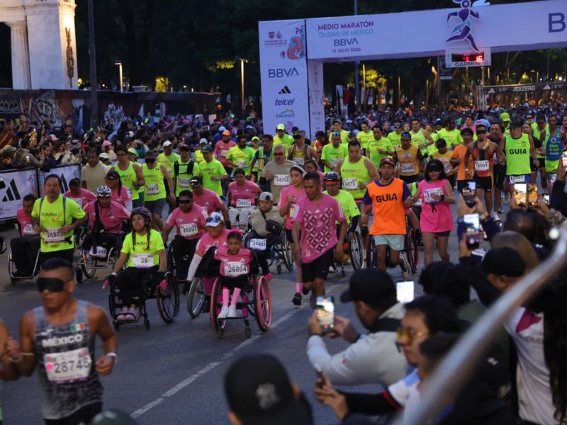 Entre velocidad e inclusión, 35 mil corredores recorren el XIX Medio Maratón de la CDMX Entre velocidad e inclusión, 35 mil corredores recorren el XIX Medio Maratón de la CDMX