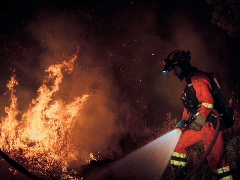 Incendios forestales en Europa: España y Francia refuerzan combate al fuego