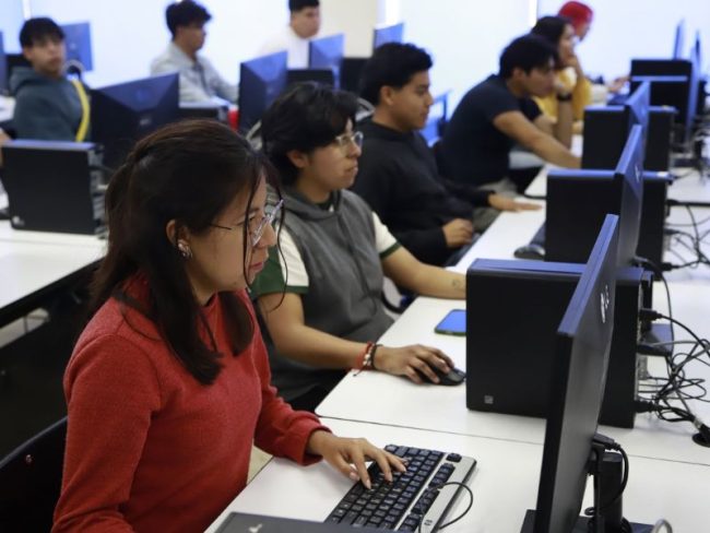 Jóvenes en México, más preparados pero ganan menos: analista