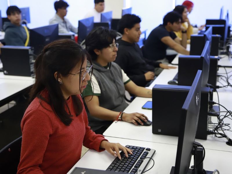 Jóvenes en México, más preparados pero ganan menos: analista Jóvenes en México, más preparados pero ganan menos: analista