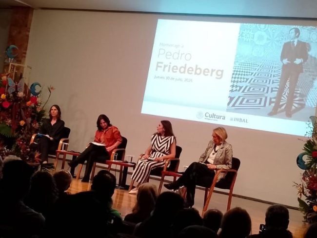 Bellas Artes rindió homenaje a Pedro Friedeberg y anunció una exposición en San Miguel de Allende que reunirá obras, fotografías, cartas y archivos para celebrar el legado del artista mexicano.