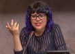 Sayak Valencia alerta sobre el avance de discursos conservadores que buscan limitar los derechos de las mujeres.