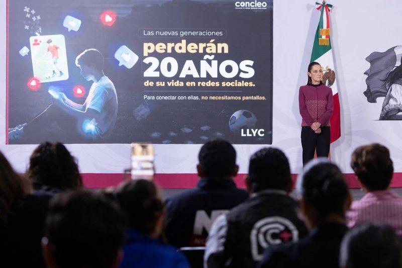 Sheinbaum, Mario Delgado y especialistas alertan sobre los efectos del uso excesivo de celulares y redes sociales en menores.
