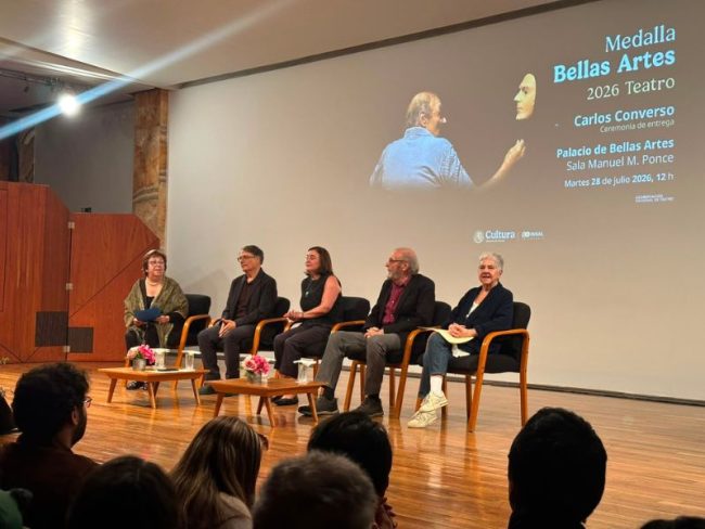 Carlos Converso recibió la Medalla Bellas Artes por más de 50 años de trayectoria en el teatro de títeres, un arte que ha impulsado como herramienta de creación, reflexión y encuentro humano. Carlos Converso recibió la Medalla Bellas Artes por más de 50 años de trayectoria en el teatro de títeres, un arte que ha impulsado como herramienta de creación, reflexión y encuentro humano.