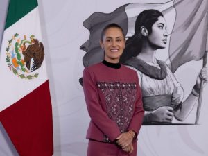 Sheinbaum informó una inversión de 2 mil millones de pesos para combatir el sargazo en Quintana Roo, celebró el crecimiento económico de 1.5% trimestral y respaldó la actuación del INE contra campañas basadas en desinformación.