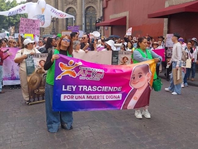 “Mi cuerpo, mi vida”: marchan por legalización de la eutanasia en Cdmx