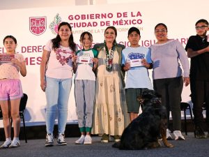 Arranca entrega de apoyos escolares para 650 mil estudiantes de la CDMX