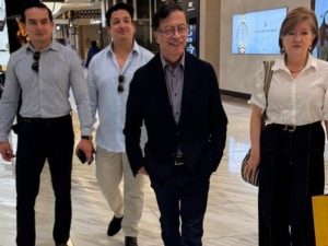 Petro llega a México con agenda académica y nuevo proyecto editorial