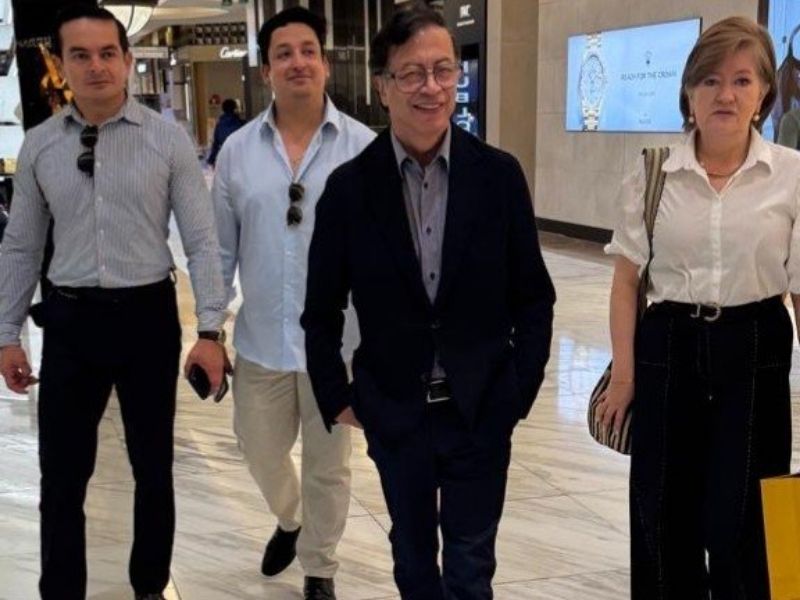 Petro llega a México con agenda académica y nuevo proyecto editorial Petro llega a México con agenda académica y nuevo proyecto editorial