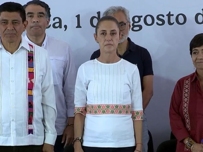 Sheinbaum impulsa caminos y vivienda en Oaxaca