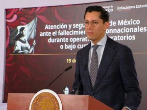 México presentó 20 denuncias en Estados Unidos por la muerte de 17 connacionales bajo custodia de ICE o en operativos migratorios. Sheinbaum y Roberto Velasco exigen investigaciones y justicia.