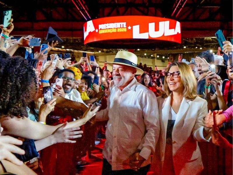 Lula da Silva oficializó su candidatura presidencial en Brasil y se presentó como defensor de la soberanía nacional frente a Estados Unidos. Lula da Silva oficializó su candidatura presidencial en Brasil y se presentó como defensor de la soberanía nacional frente a Estados Unidos.