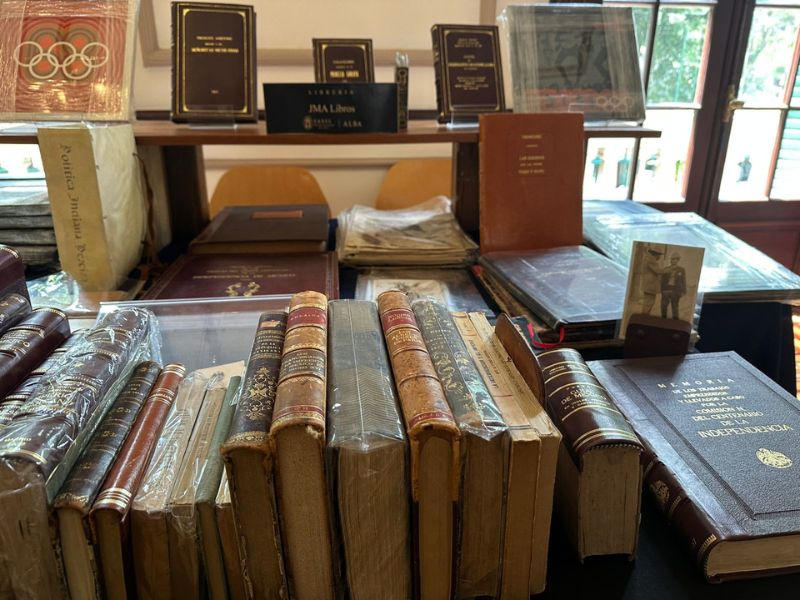 “El libro actualmente está más vivo”: coleccionistas celebran al libro antiguo