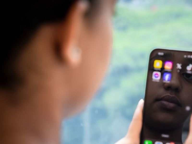 reclutamiento Human Rights Watch alerta por el aumento del reclutamiento de menores en Colombia y el uso de Facebook y TikTok