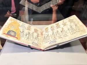 El Códice Azcatitlan vuelve a México tras más de un siglo en Francia.