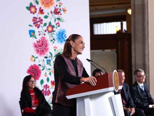 Sheinbaum destacó la labor de 29 mil servidores de la nación y Leticia Ramírez informó que más de 42 millones de mexicanos reciben programas sociales
