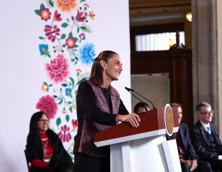 Sheinbaum destacó la labor de 29 mil servidores de la nación y Leticia Ramírez informó que más de 42 millones de mexicanos reciben programas sociales