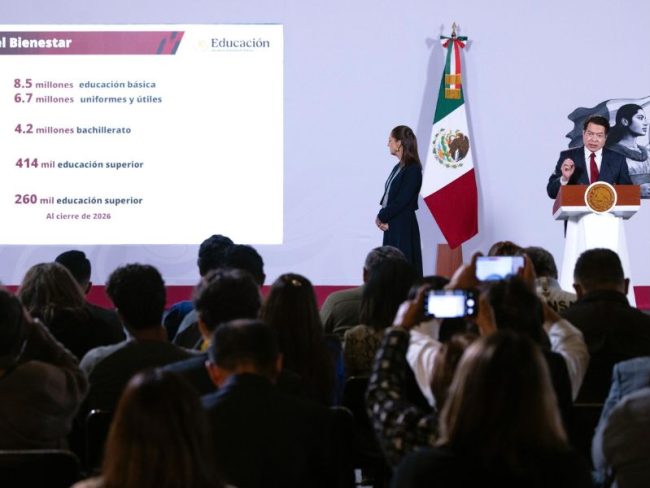 La SEP anunció una regulación para restringir el uso de celulares y pantallas en escuelas de educación básica a partir del 3 de noviembre.