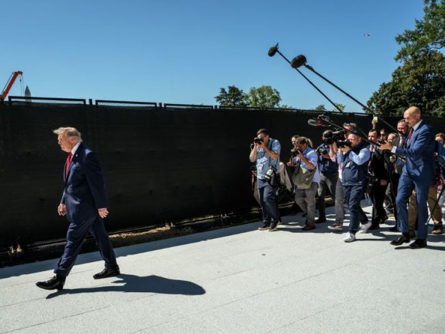 Con boicot, medios responden a veto de Trump