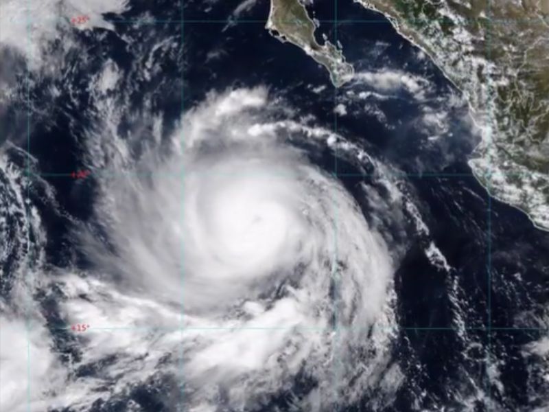 Alerta en Baja California Sur: Polo avanza como huracán categoría 4