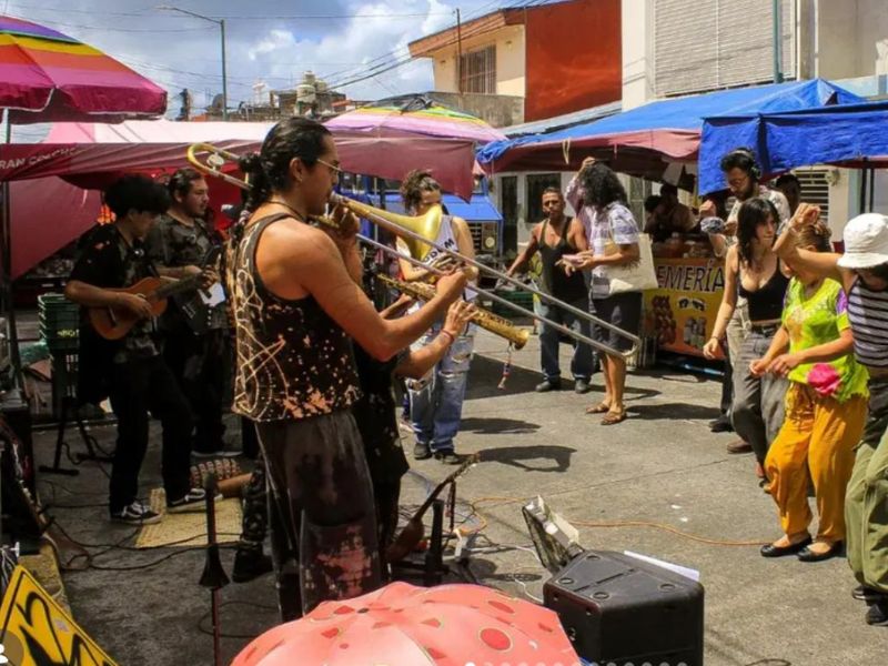“Llevar la cultura de vuelta a las calles”: el proyecto Tianguis Desk