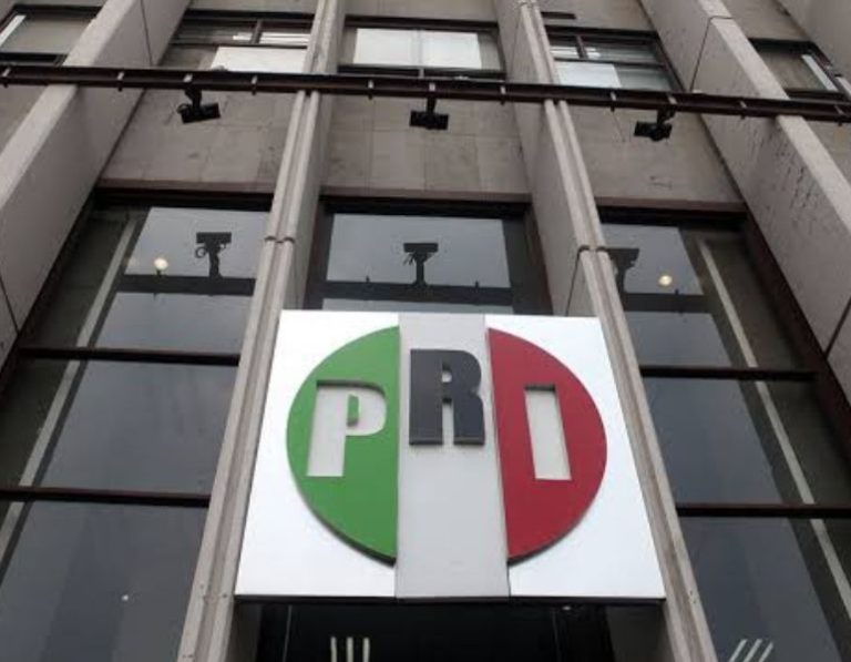 PRI El periodista Eduardo Huchim señala que el PRI atraviesa una etapa de irrelevancia política