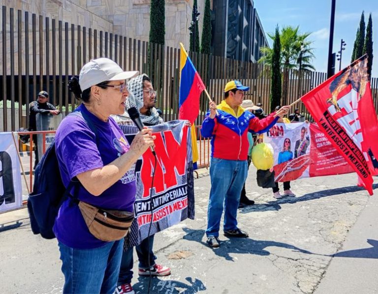 Organizaciones sociales se manifestaron frente a la Embajada de EU en México para exigir la liberación de Nicolás Maduro y Cilia Flores. Organizaciones sociales se manifestaron frente a la Embajada de EU en México para exigir la liberación de Nicolás Maduro y Cilia Flores.